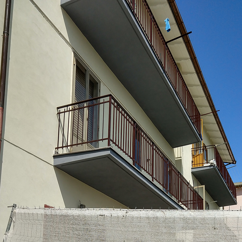 The use of ARMOR Facade NG on the whole street of cottages in Poggibonsi, Italy according to the state program 110% 